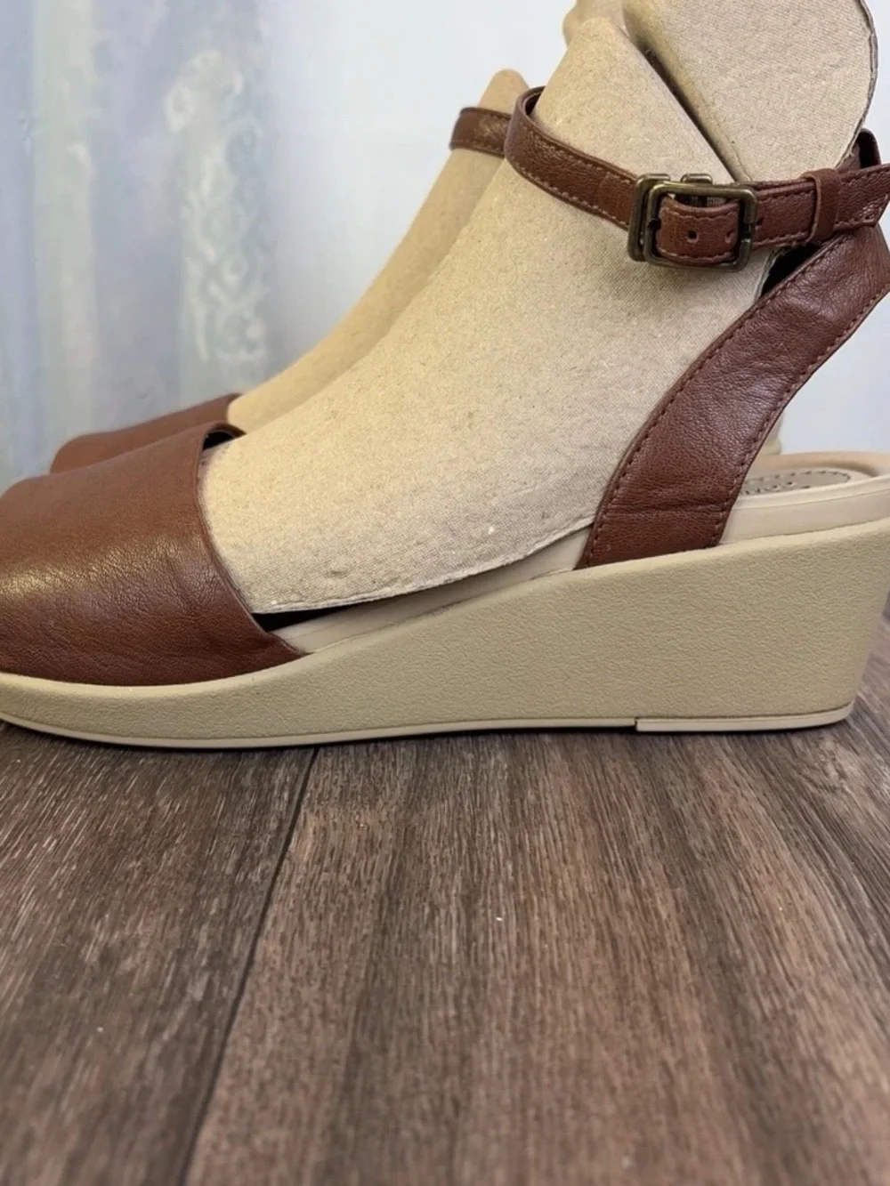 Crocs Sz 9 Leigh Ann Wedge Sandals Hazelnut Brown Leather Ankle Strap Heels